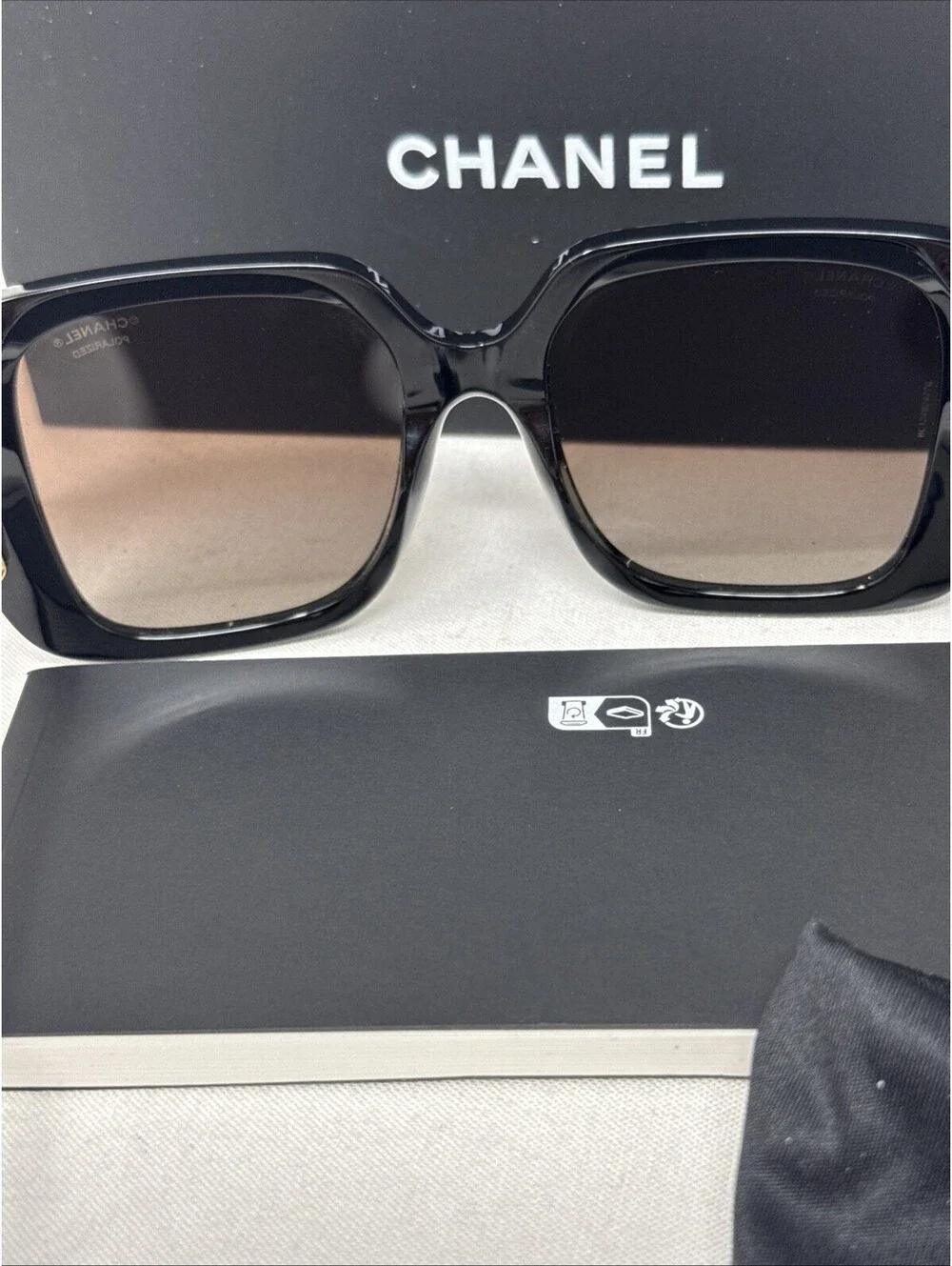 CHANEL CH 5532 Polarized Sunglasses  Black Frame Brown Gradient Lens - Auth  NIB